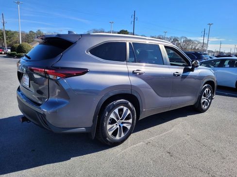 Certified 2024 Toyota Highlander XLE image 14