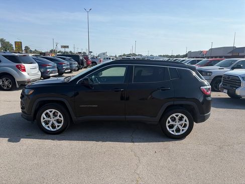 Used 2024 Jeep Compass Latitude AWD/4WD image 3