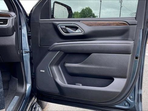Used 2021 Chevrolet Suburban Premier w/ Premium Package RWD image 32