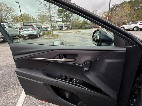 Used 2025 Toyota Camry LE image 18