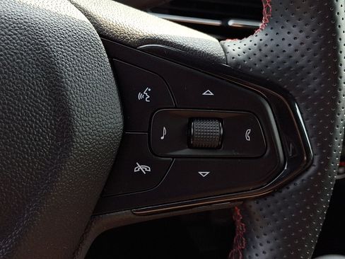 Certified 2024 Chevrolet Trax RS w/ Driver Confidence Package FWD image 21