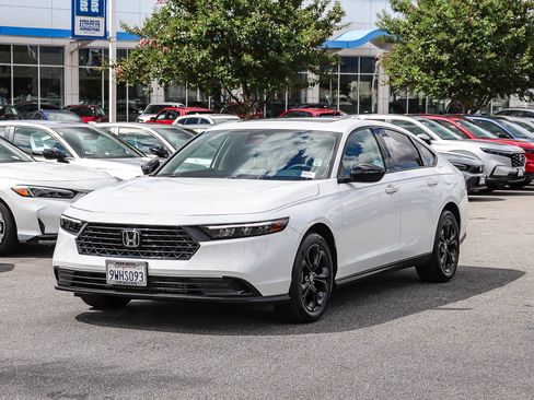 Used 2025 Honda Accord SE image 3