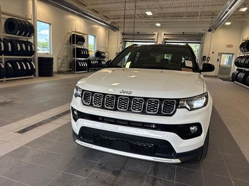 Used 2025 Jeep Compass Limited AWD/4WD image 4