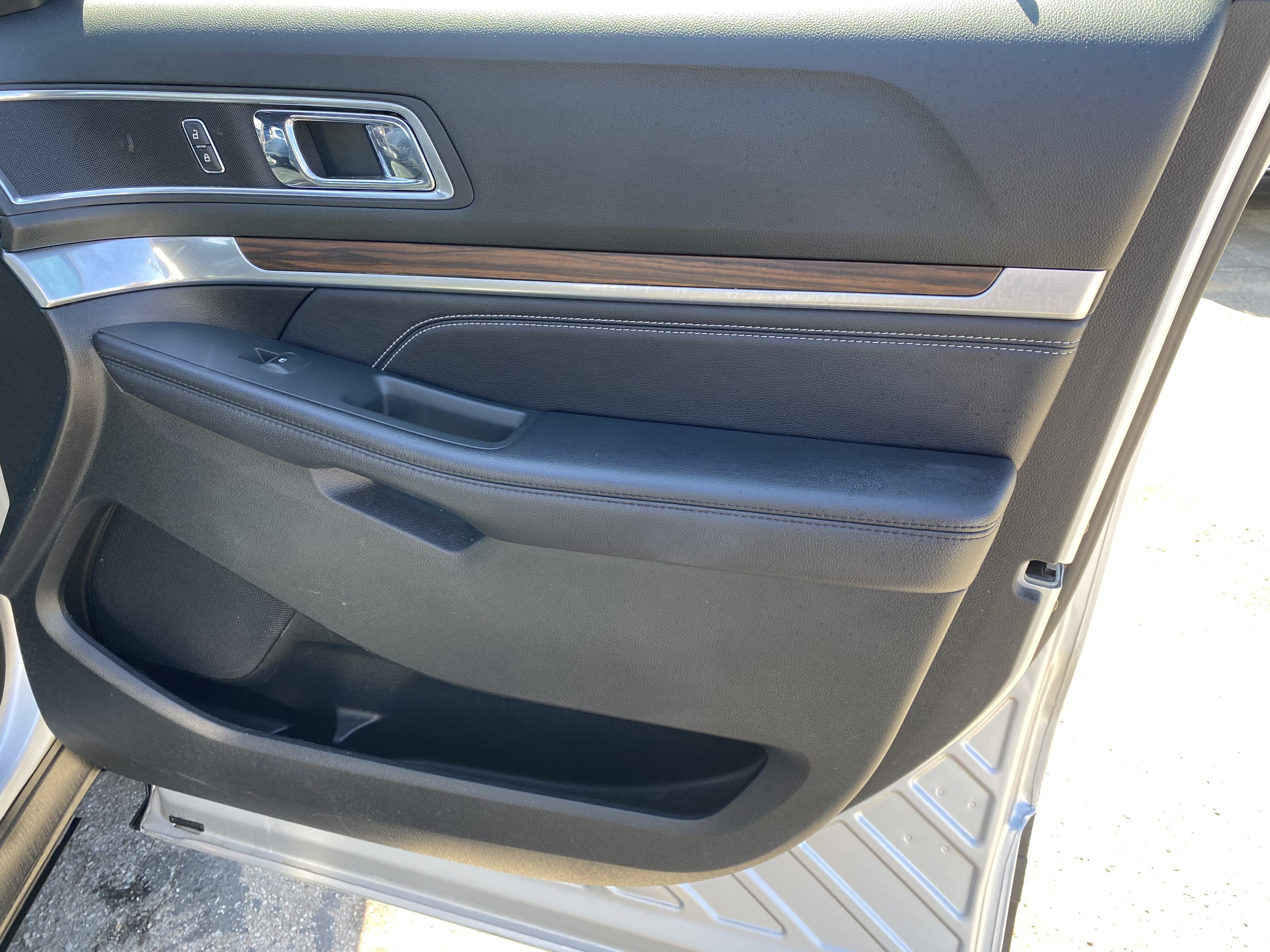 Used 2018 Ford Explorer Limited FWD image 26