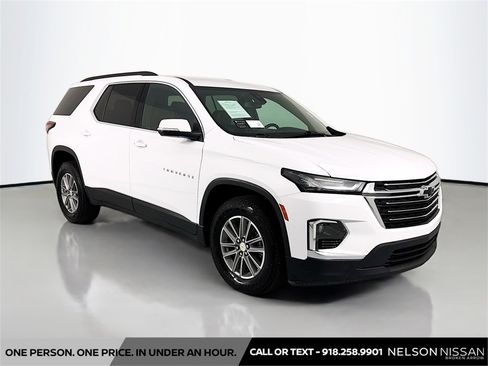 Used 2022 Chevrolet Traverse LT image 3