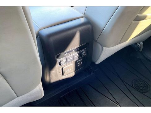 Used 2020 Buick Enclave Premium w/ Sun and Sites Package image 10