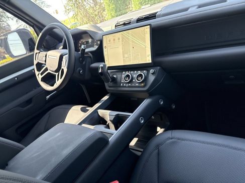 Used 2026 Land Rover Defender 110 X-Dynamic SE AWD/4WD image 14