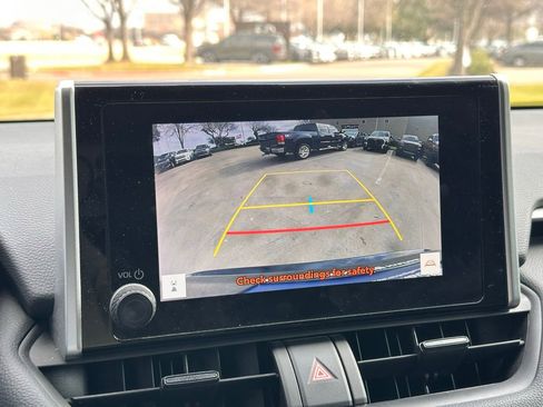 Used 2024 Toyota RAV4 SE image 31