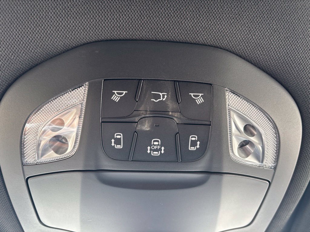 New 2027 Chrysler Pacifica Select FWD image 5
