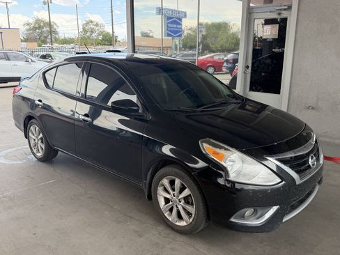 Used 2016 Nissan Versa FWD image 2