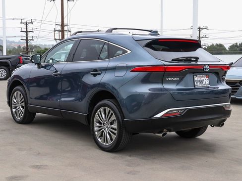Certified 2024 Toyota Venza XLE AWD/4WD image 5