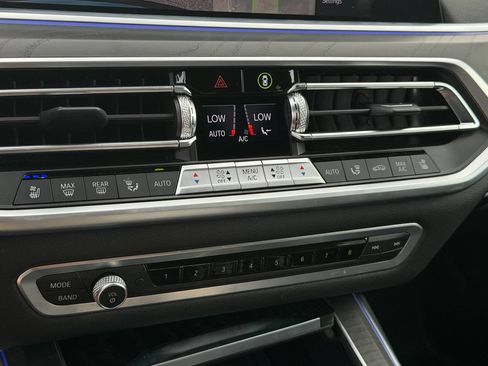 Used 2022 BMW X7 xDrive40i w/ Executive Package AWD/4WD image 29
