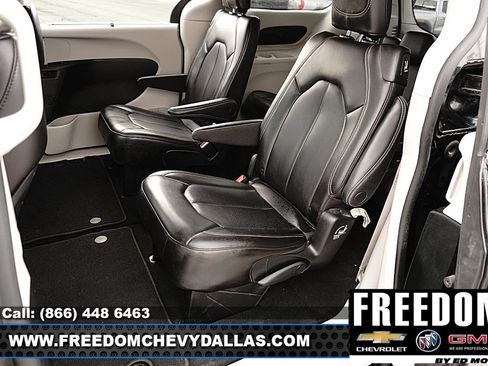 Used 2023 Chrysler Pacifica Touring-L FWD image 10
