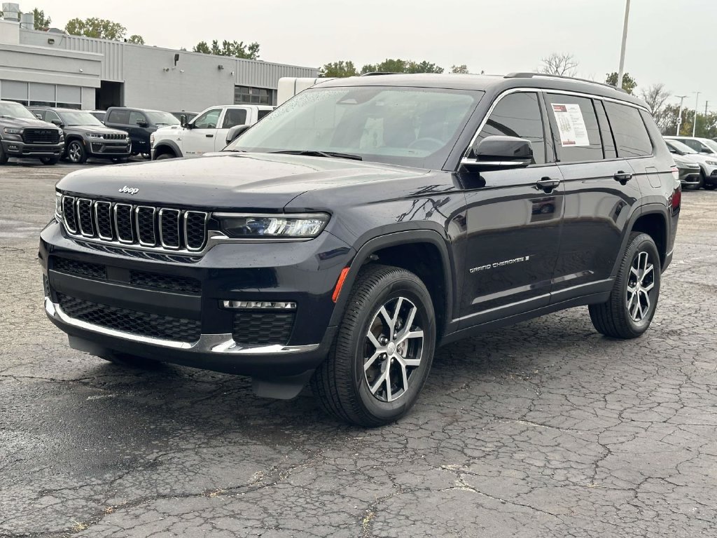 Used 2023 Jeep Grand Cherokee L Limited AWD/4WD image 7