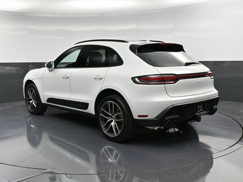 Certified 2025 Porsche Macan image 3