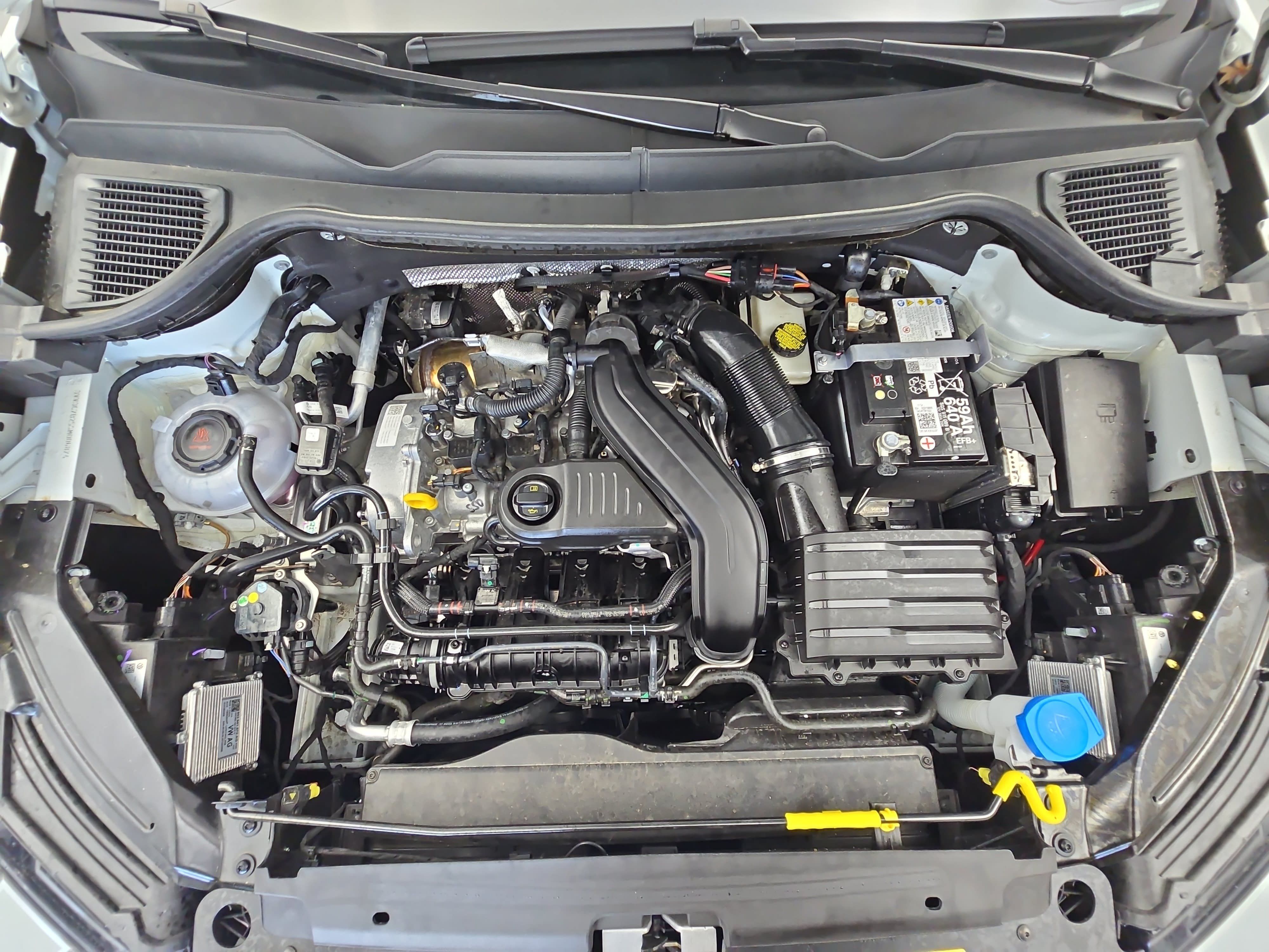 Certified 2025 Volkswagen Taos SE FWD image 30
