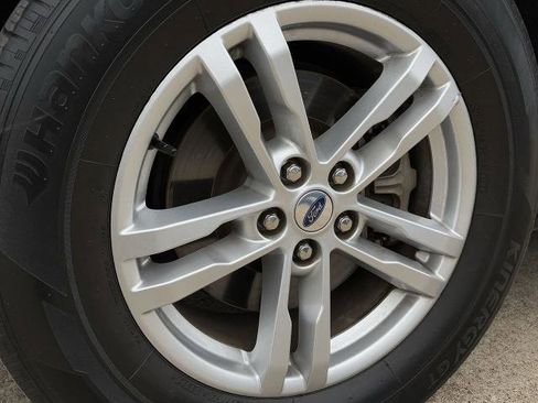 Certified 2022 Ford Explorer XLT w/ Equipment Group 202A image 11