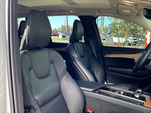 Used 2024 Volvo XC90 B6 Plus image 7