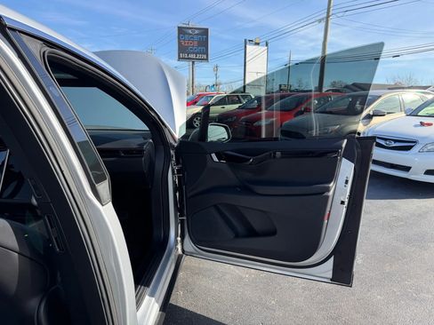 Used 2018 Tesla Model X 75D image 51