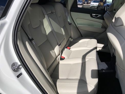 Used 2023 Volvo XC60 T8 Plus image 35