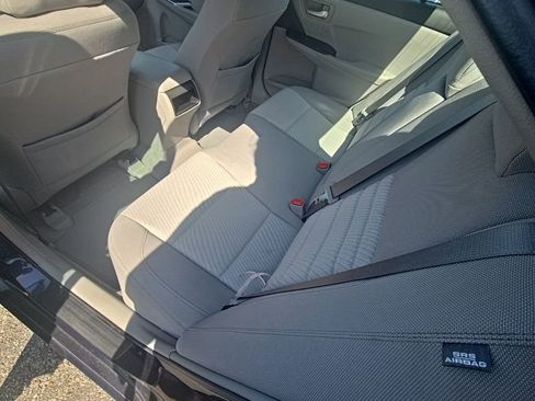Used 2016 Toyota Camry LE image 11