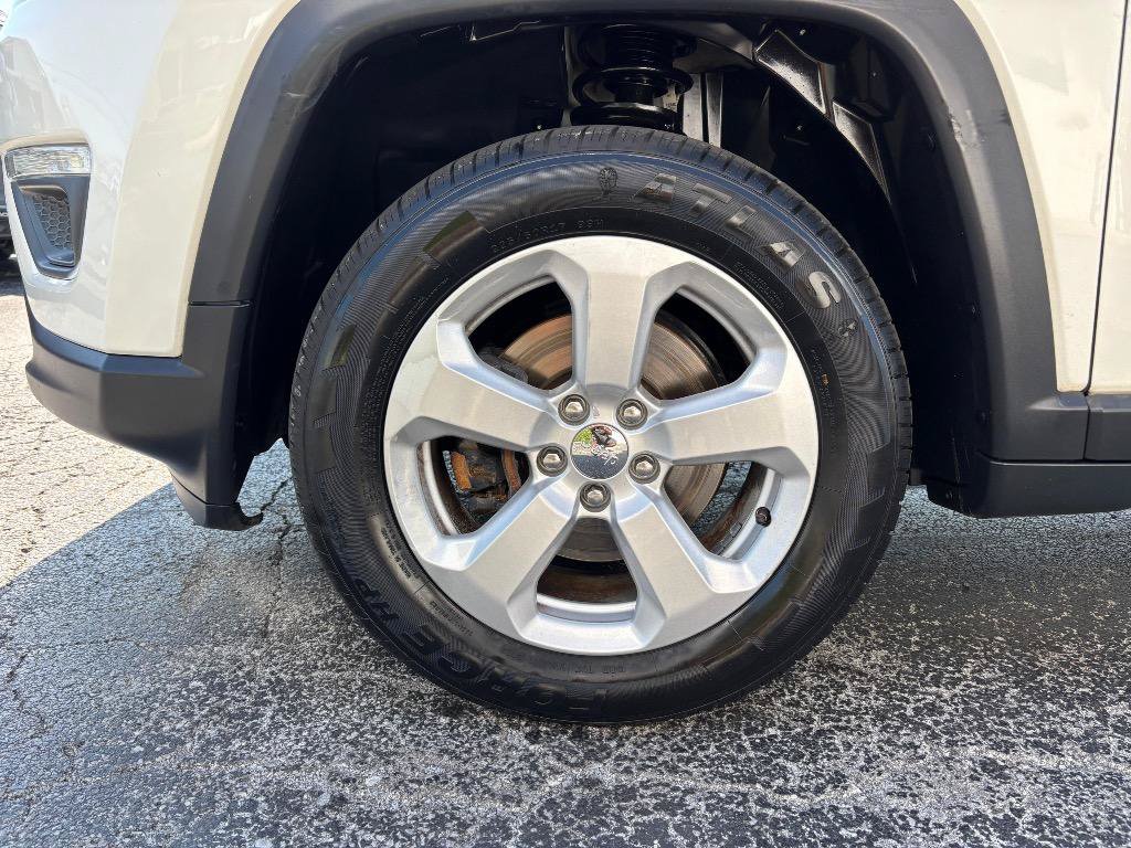 Used 2018 Jeep Compass Latitude w/ Popular Equipment Group AWD/4WD image 9