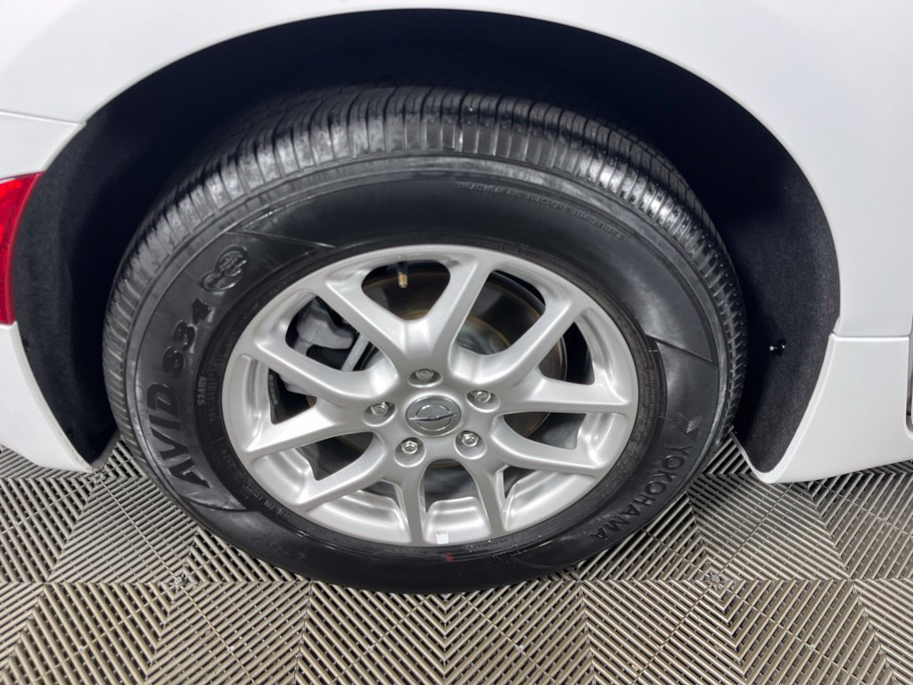 Used 2025 Chrysler Pacifica Select FWD image 11