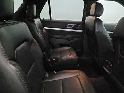 Used 2017 Ford Explorer XLT w/ Equipment Group 202A AWD/4WD image 19