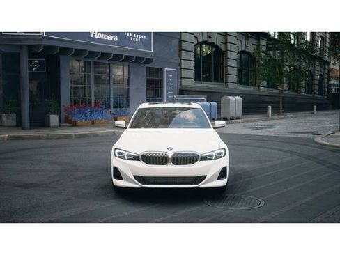 Used 2025 BMW 330i xDrive Sedan w/ Convenience Package image 3