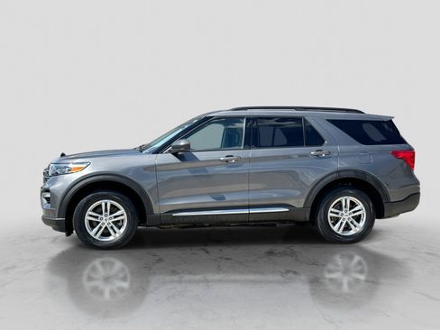 Used 2022 Ford Explorer XLT w/ Equipment Group 202A AWD/4WD image 3