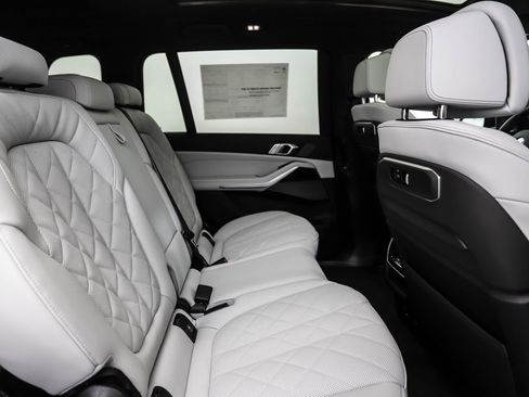 Used 2026 BMW X7 xDrive40i w/ M Sport Package image 35