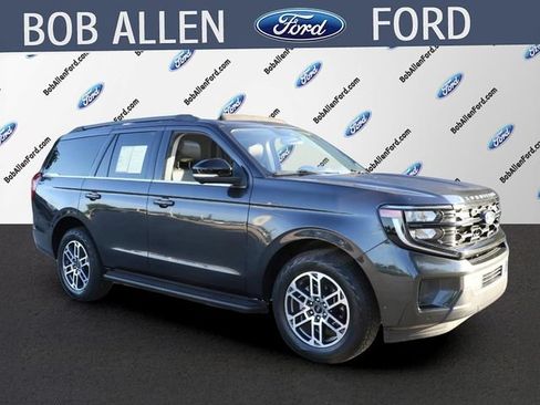 Used 2025 Ford Expedition Active AWD/4WD image 2