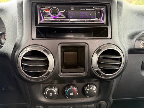 Used 2013 Jeep Wrangler Sport image 17