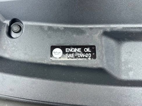 Used 2025 Toyota Highlander XLE AWD/4WD image 16