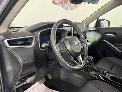 Used 2024 Toyota Corolla Cross XLE w/ Convenience Package AWD/4WD image 10