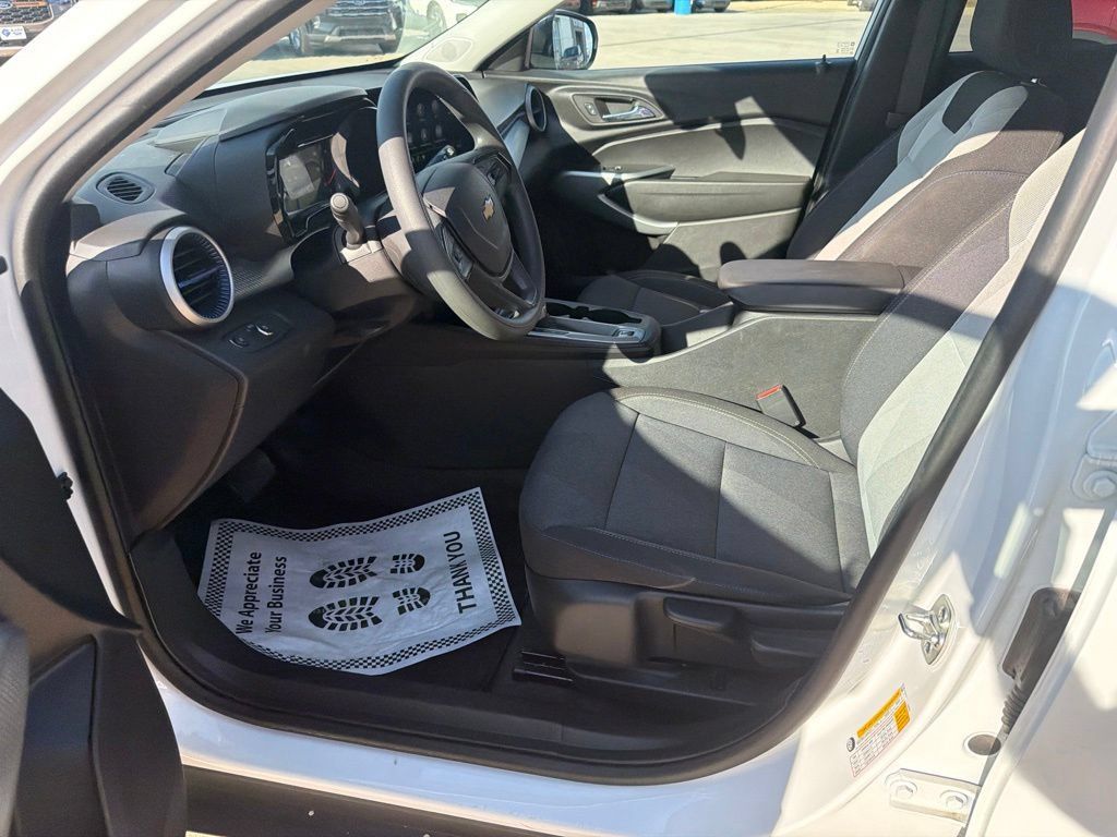 Used 2026 Chevrolet Trax LS FWD image 12
