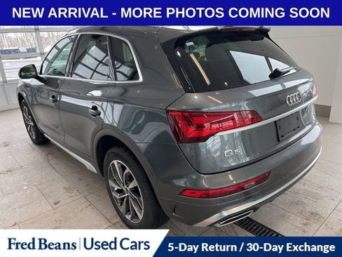 Used 2023 Audi Q5 2.0T Premium w/ Convenience Package image 3