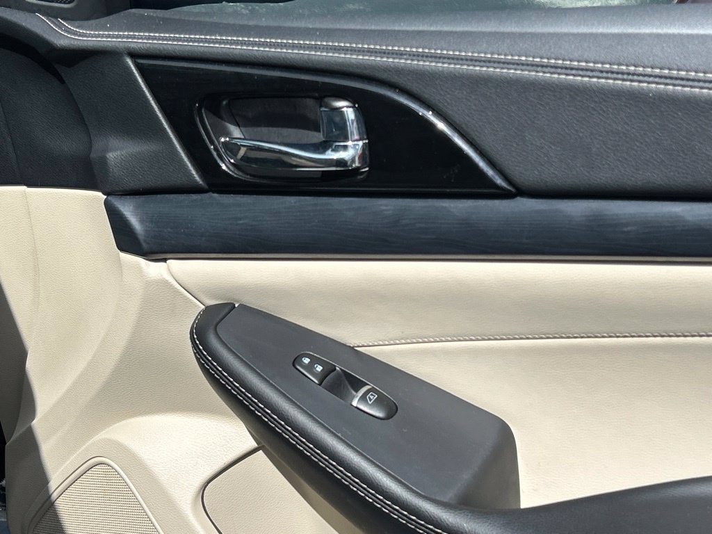 Used 2023 Nissan Maxima Platinum w/ Sport Mat Group FWD image 44