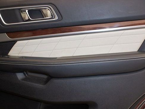 Used 2018 Ford Explorer Platinum image 14