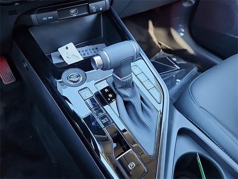 New 2025 Kia Niro EX image 23