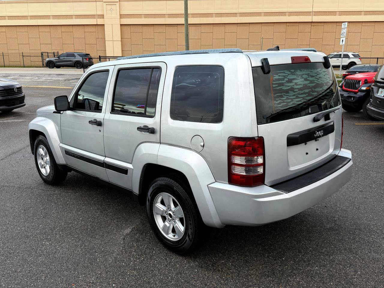 Used 2011 Jeep Liberty Sport RWD image 6