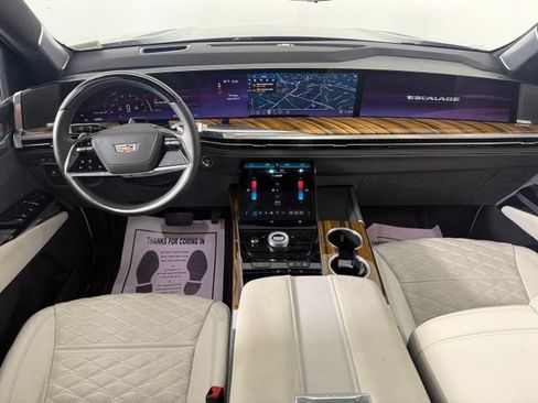 Used 2025 Cadillac Escalade Sport Platinum w/ LPO, Floor Liner Package AWD/4WD image 23