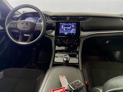 Used 2023 Jeep Grand Cherokee L Laredo image 23