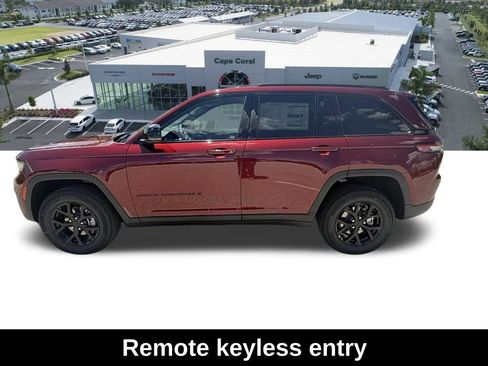 New 2025 Jeep Grand Cherokee Altitude image 11