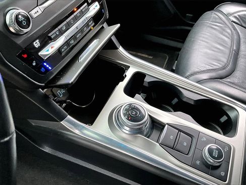 Used 2020 Ford Explorer Platinum w/ Premium Technology Package image 15