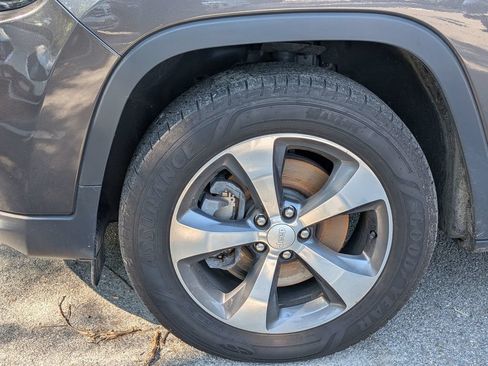 Used 2019 Jeep Cherokee Limited AWD/4WD image 9