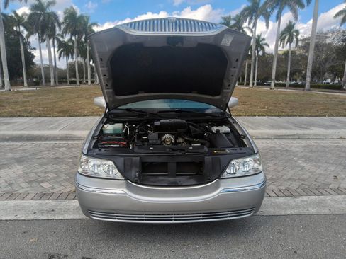 Used 2006 Lincoln Town Car Signature image 37