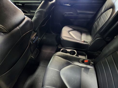 Used 2021 Toyota Highlander XLE image 52