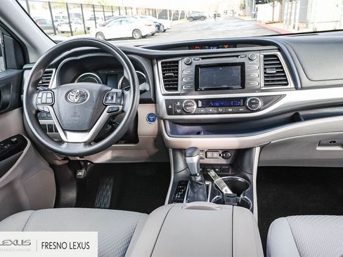 Used 2019 Toyota Highlander LE image 14