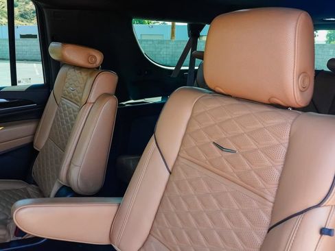 Used 2023 Cadillac Escalade ESV Premium Luxury RWD image 10